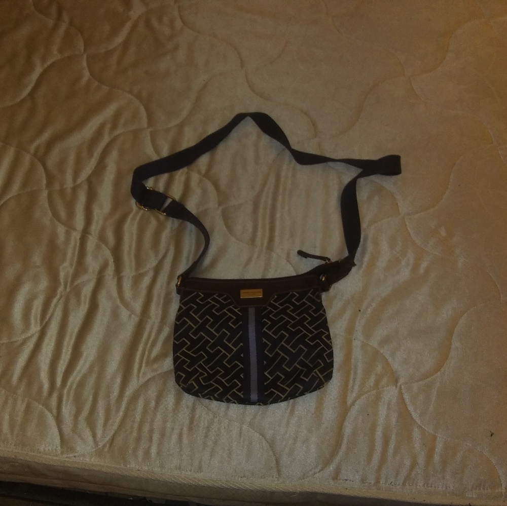 Tommy hilfiger crossbody bag